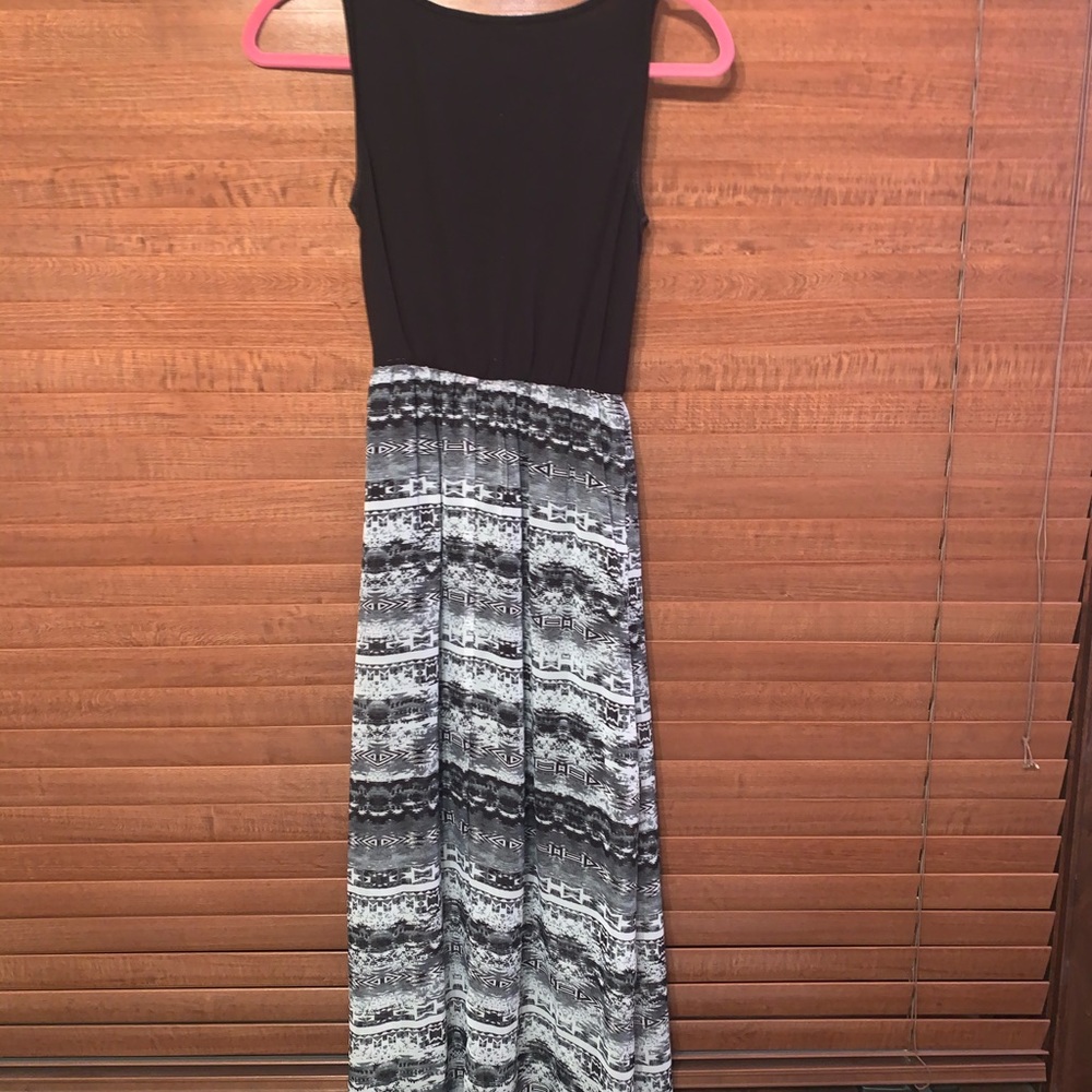 Patterned Maxi dress - Picture 2 of 3